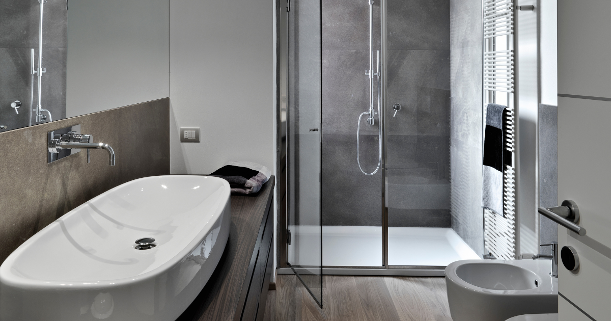Airbnb bathroom after a cleaning service