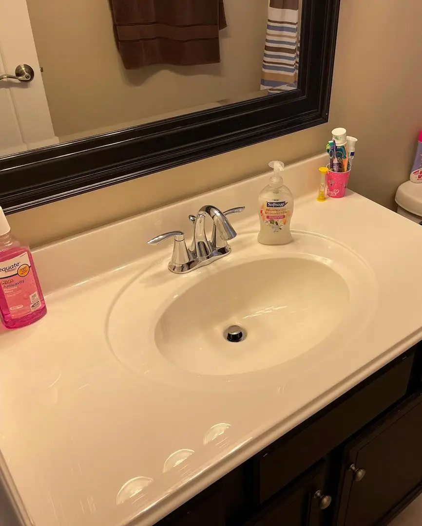 Bathroom sink after a deep cleaning