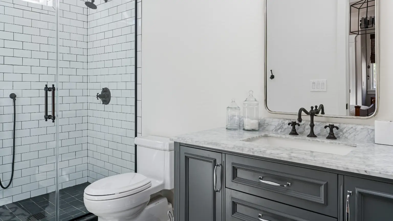 bathroom after a deep cleaning done by experts