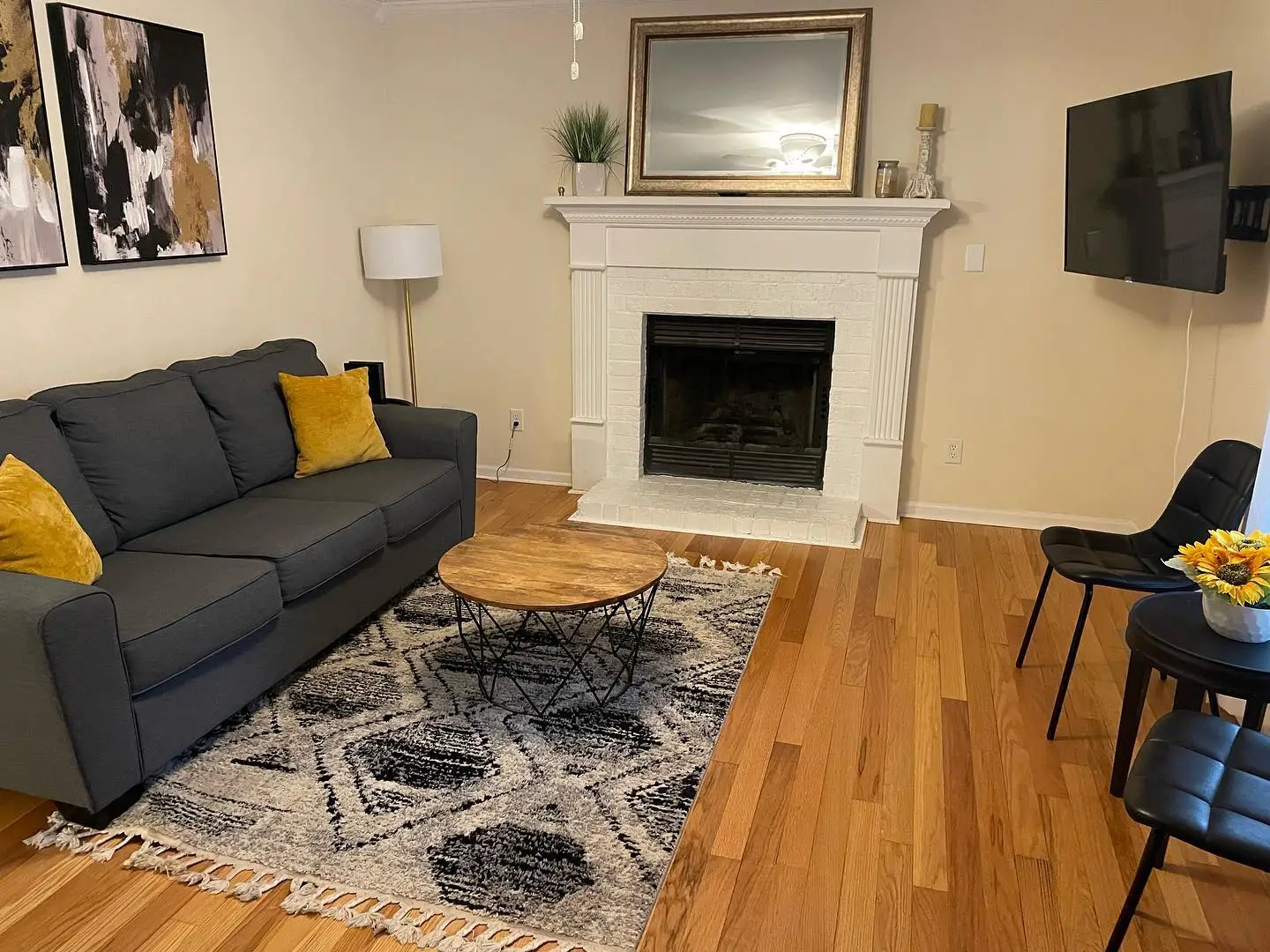 Living room, organized and clean after a deep cleaning service