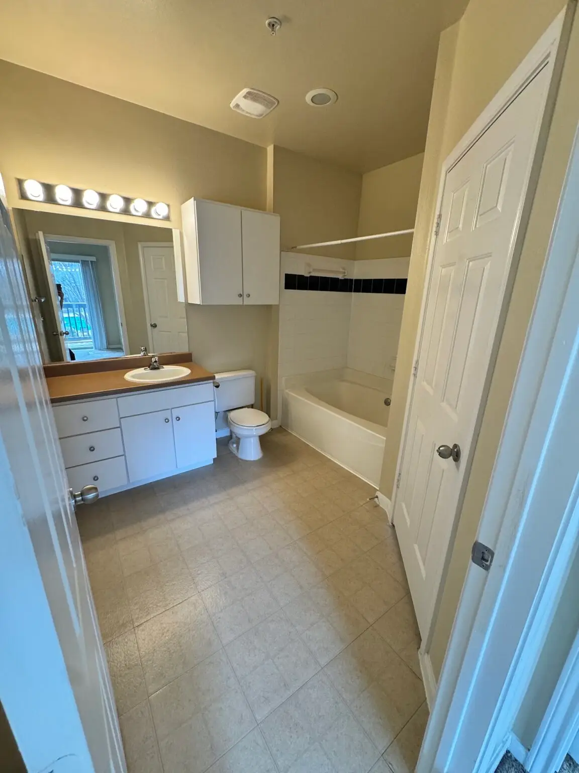 Bathroom, sanitized and ready to be used, after being cleaned by experts